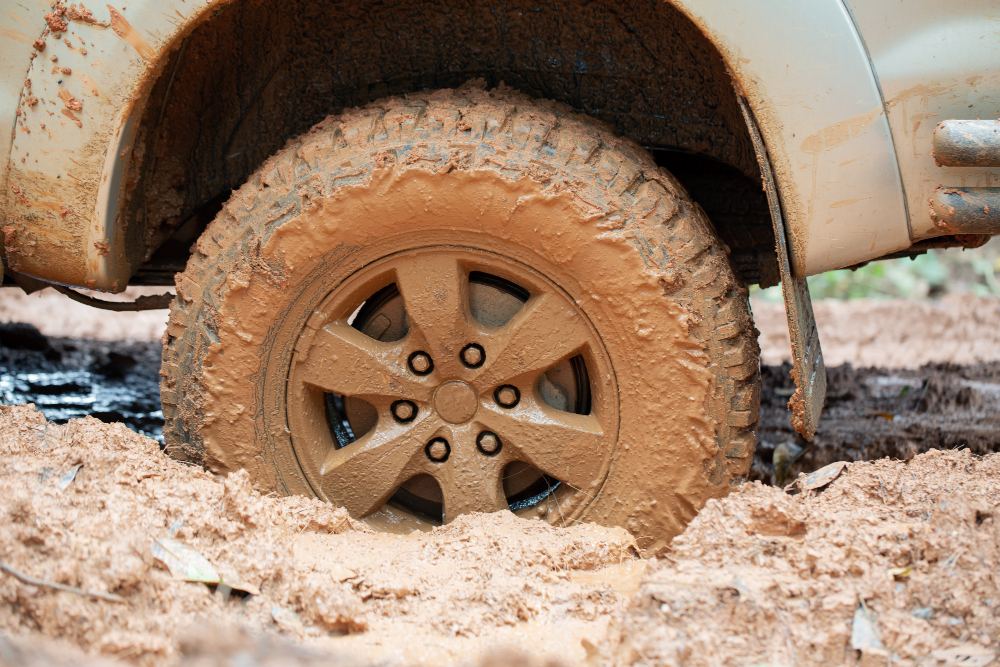 Stuck Vehicle Recovery (Mud/Sand/Ditch)